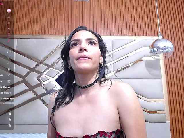 Sexyladyandhot webcam