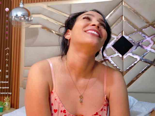 Sexyladyandhot webcam