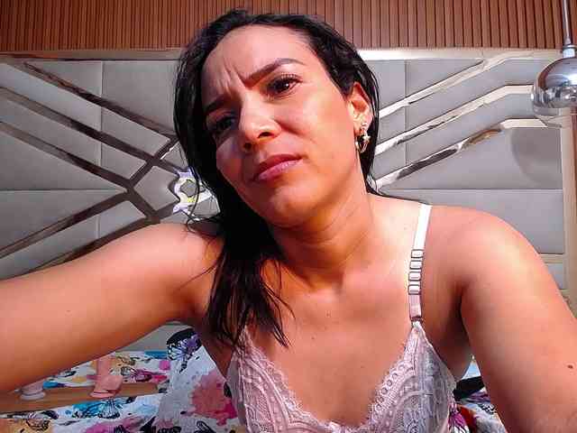 Sexyladyandhot webcam