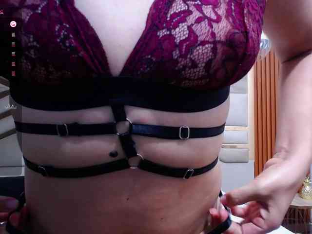 Sexyladyandhot webcam