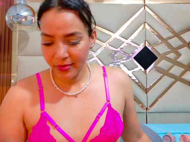 Sexyladyandhot webcam