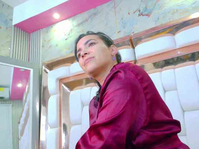 Sexyladyandhot webcam