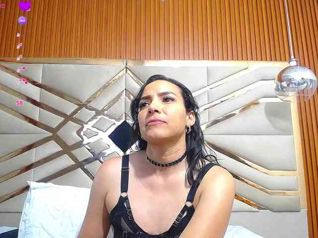 Sexyladyandhot webcam