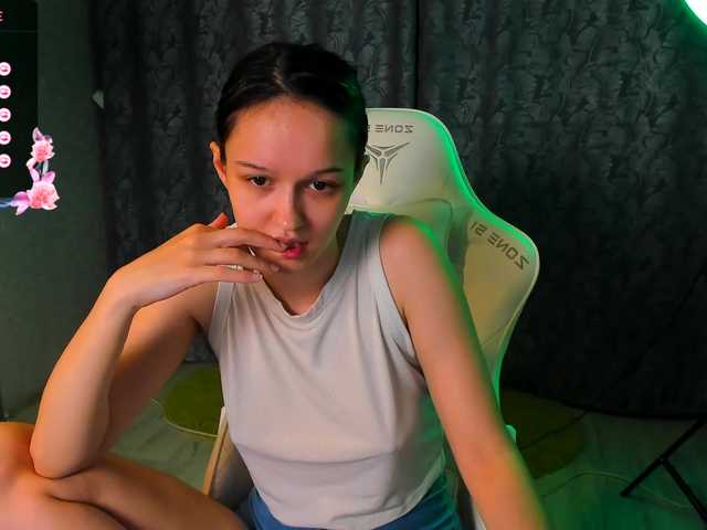 FalconeBaby's BongaCams show and profile