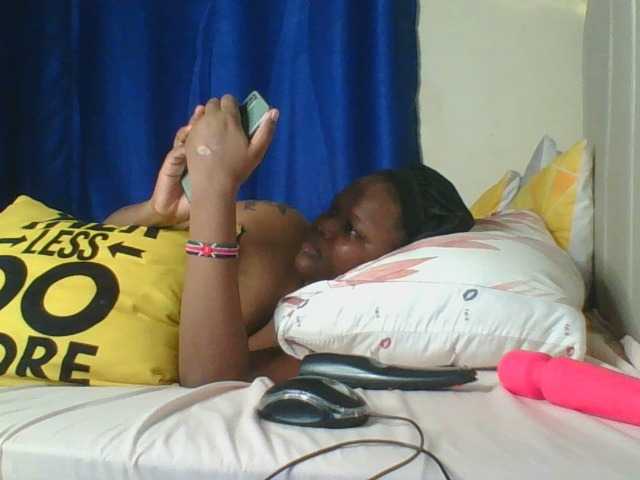 Lovelyass1 Live Cam on BongaCams