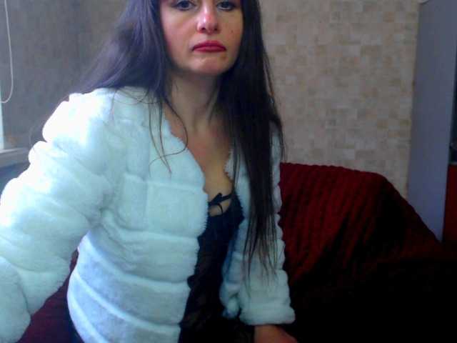 EvaLive1133 — Watching the camera with comments 40 tokens) Also buy my videos where I fuck and play with my tight holes. Only 20 tokens.