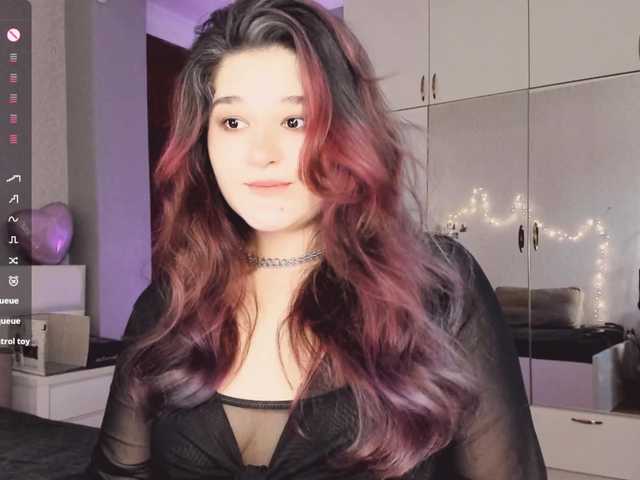 JulySlowdive's BongaCams show and profile