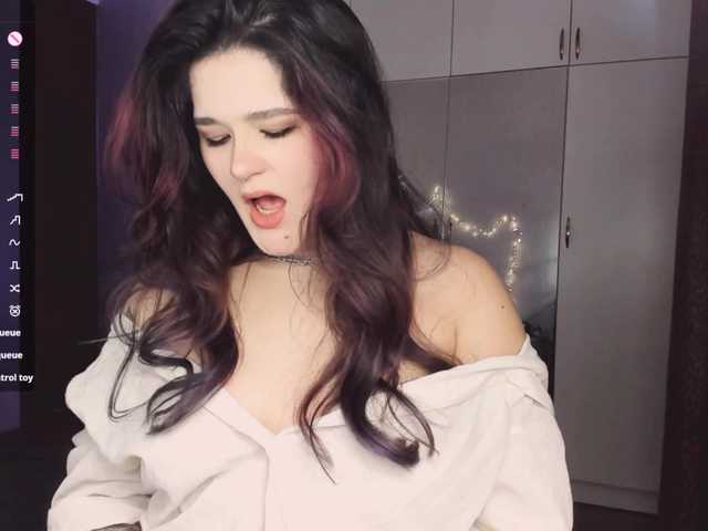 JulySlowdive's BongaCams show and profile