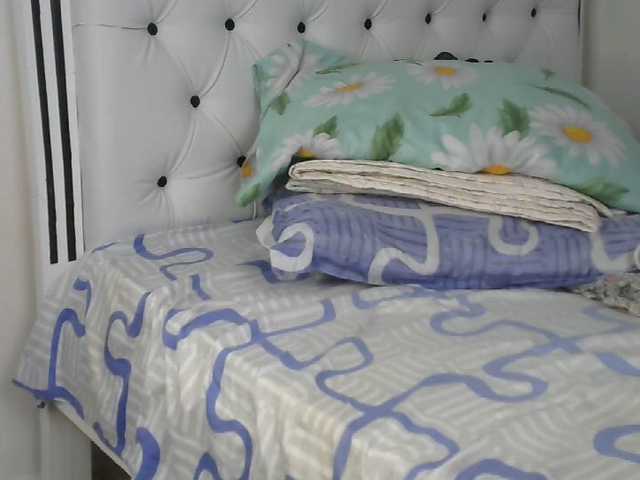 sexyhazel's BongaCams show and profile