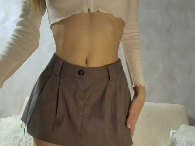 Oriella's BongaCams show and profile