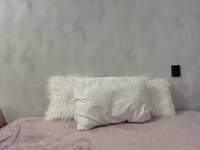 Oriella's BongaCams show and profile