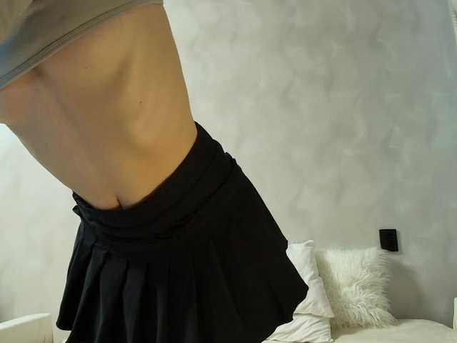 Oriella's BongaCams show and profile