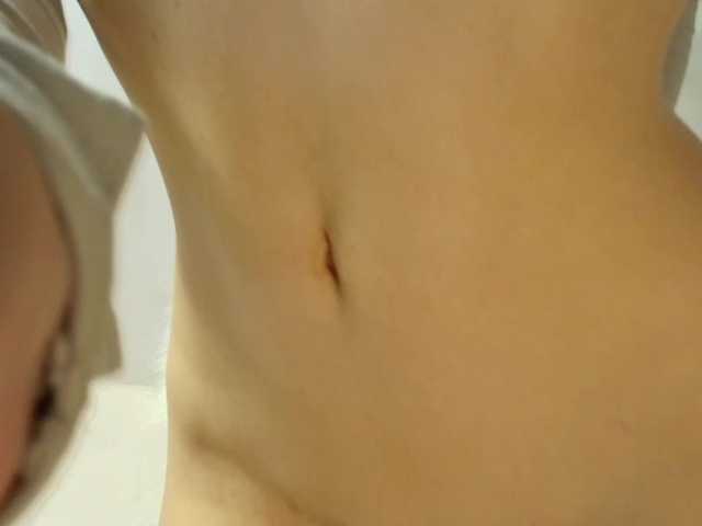 Oriella's BongaCams show and profile