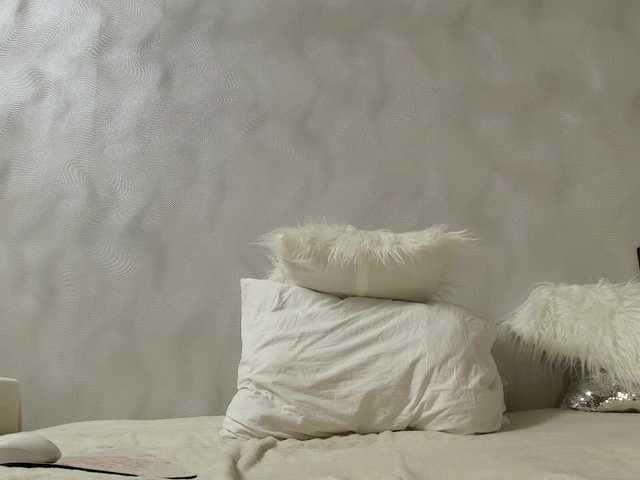 Oriella's BongaCams show and profile