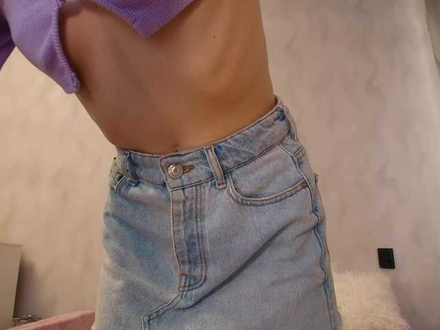 Oriella's BongaCams show and profile