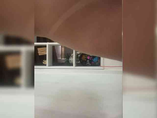 Gracejacksonn (29, White Cam Girl) performing squirt.