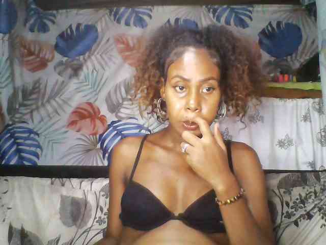 Radjinie Live Webcam on BongaCams