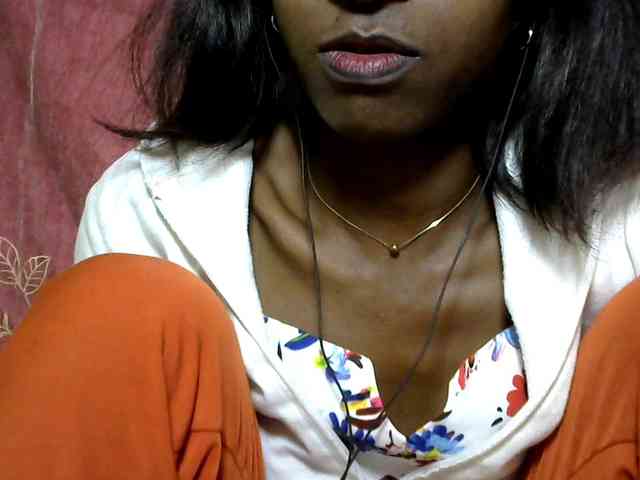 Tinah24 webcam