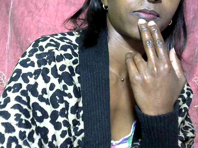 Tinah24 webcam