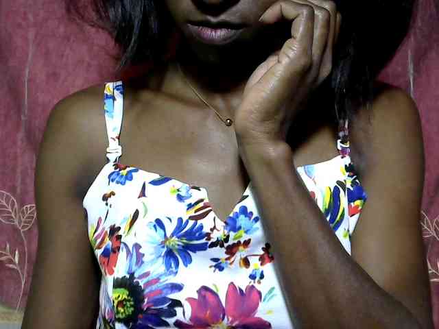 Tinah24 webcam