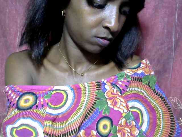 Tinah24 webcam