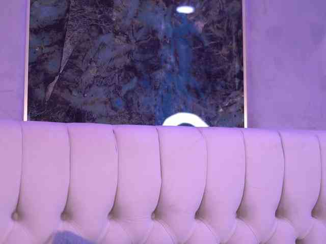 AishaDevoe webcam