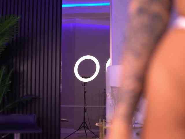 AishaDevoe webcam