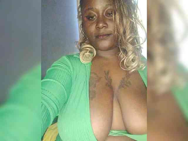 Milkshakebby2 Live Webcam on BongaCams