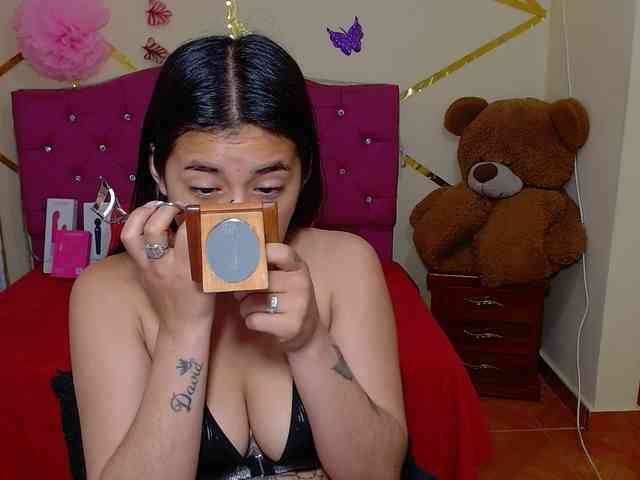 emmajonzlx Live Webcam on BongaCams