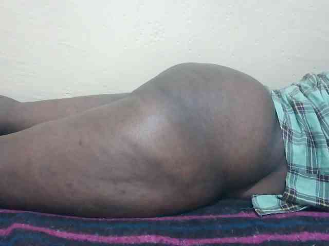 EbonyCreamer webcam