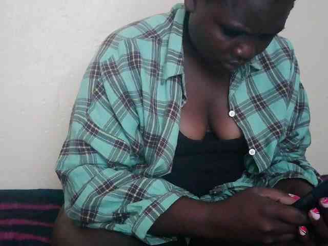 EbonyCreamer webcam
