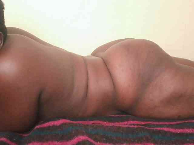 EbonyCreamer webcam