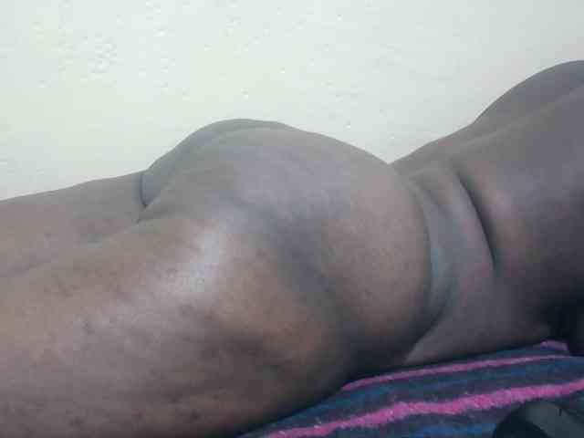EbonyCreamer webcam