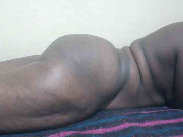 EbonyCreamer webcam