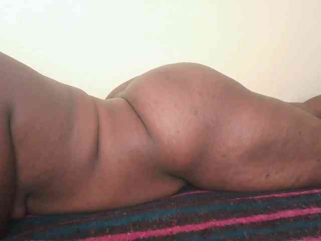 EbonyCreamer webcam