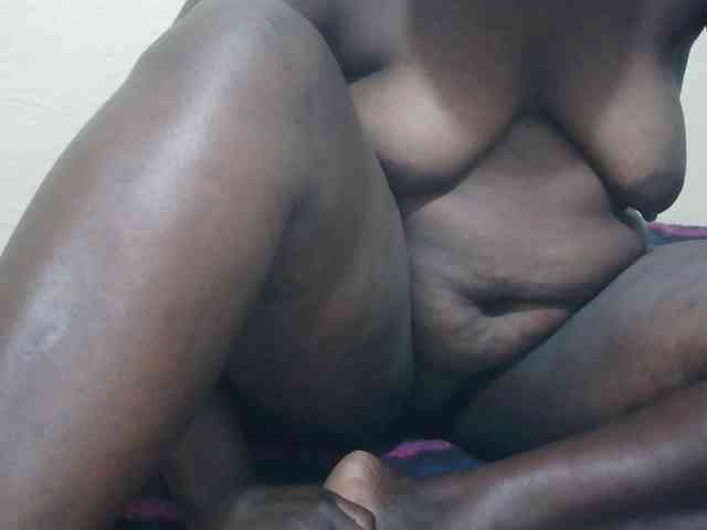 EbonyCreamer webcam