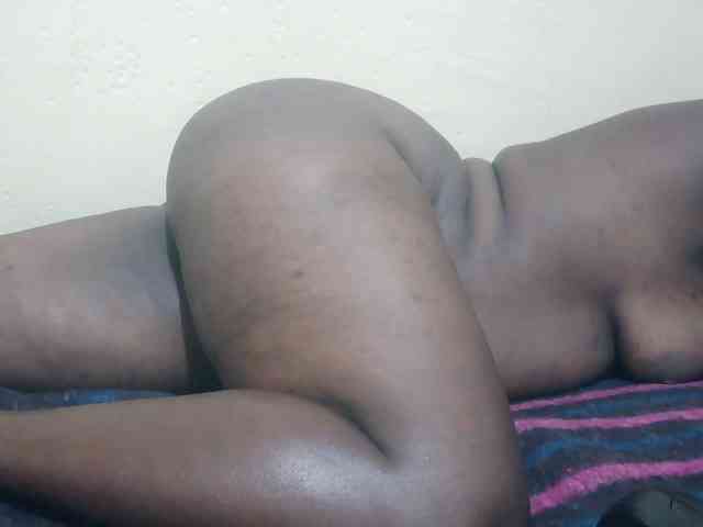 EbonyCreamer webcam