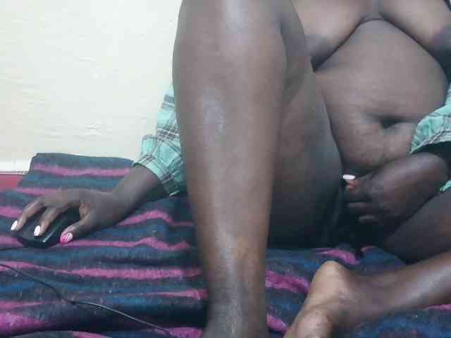 EbonyCreamer webcam