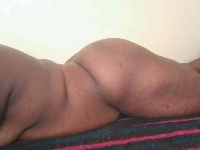 EbonyCreamer webcam