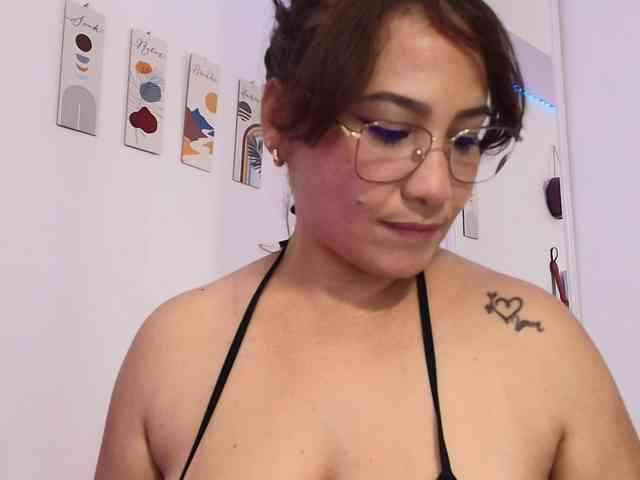 Juliramiirez Live Webcam on BongaCams
