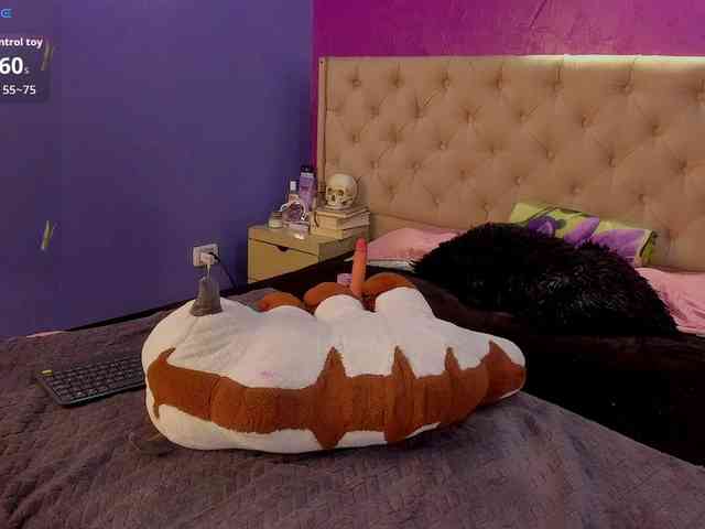 LittleCheerry webcam