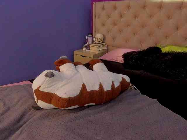 LittleCheerry webcam