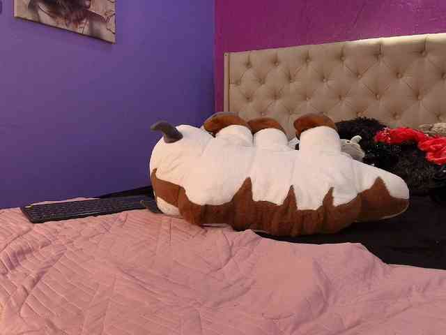 LittleCheerry webcam