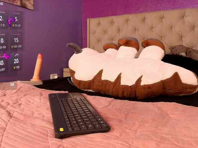 LittleCheerry webcam