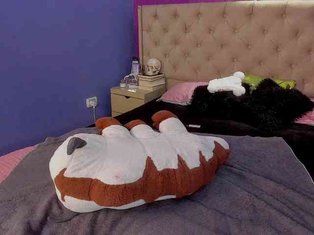 LittleCheerry webcam