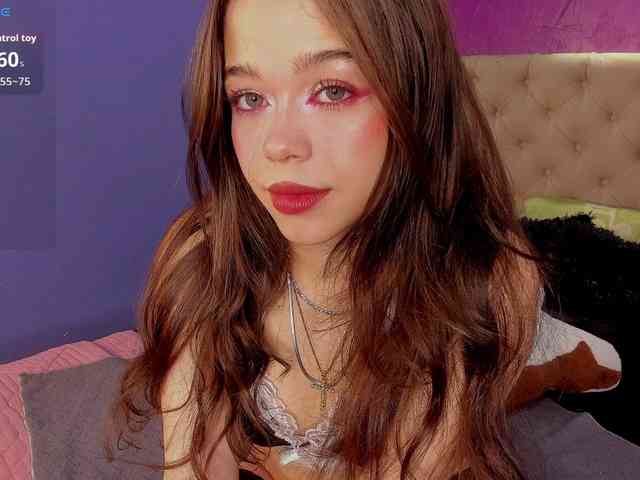 LittleCheerry webcam