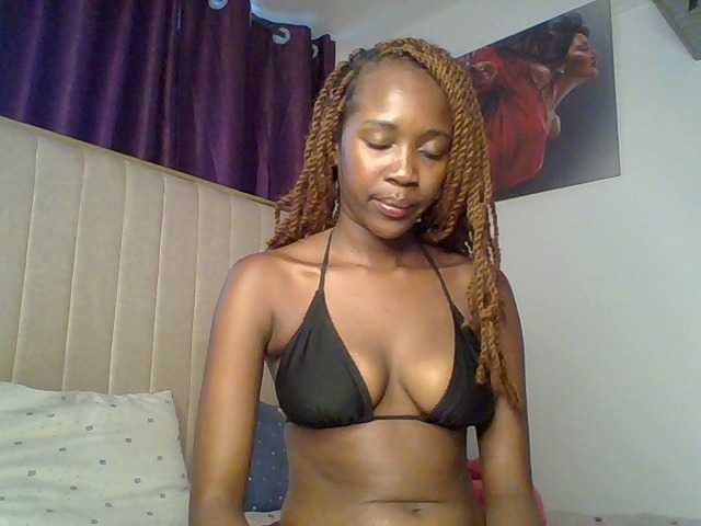 Ebonyy's BongaCams show and profile