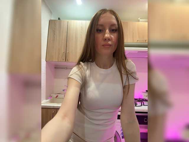 Queenray's BongaCams show and profile