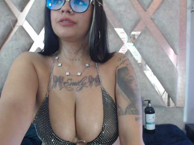 evelingjoyy's BongaCams show and profile