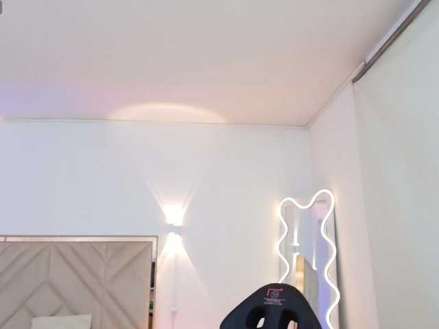 whitney-tay webcam bongacams model stream image